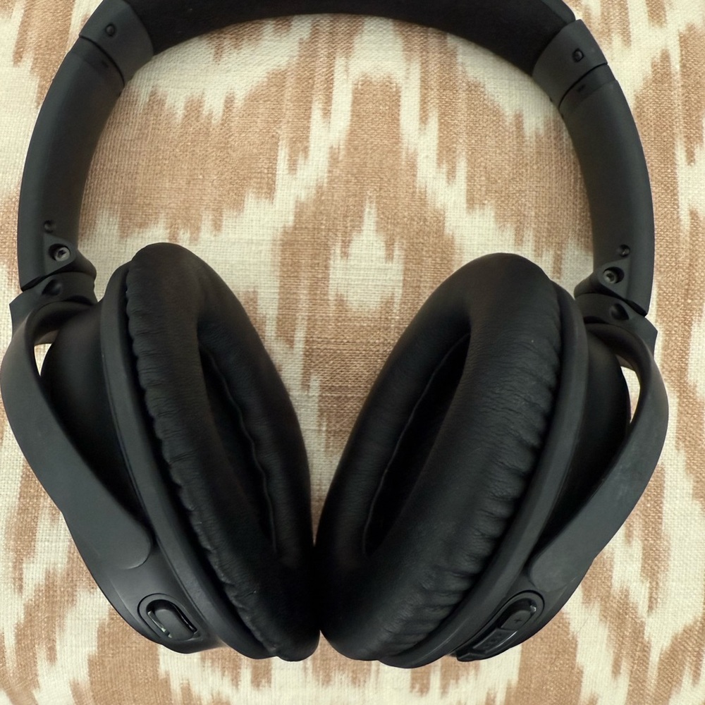 Bose noise cancelling Premium Black Over-Ear Headphones
